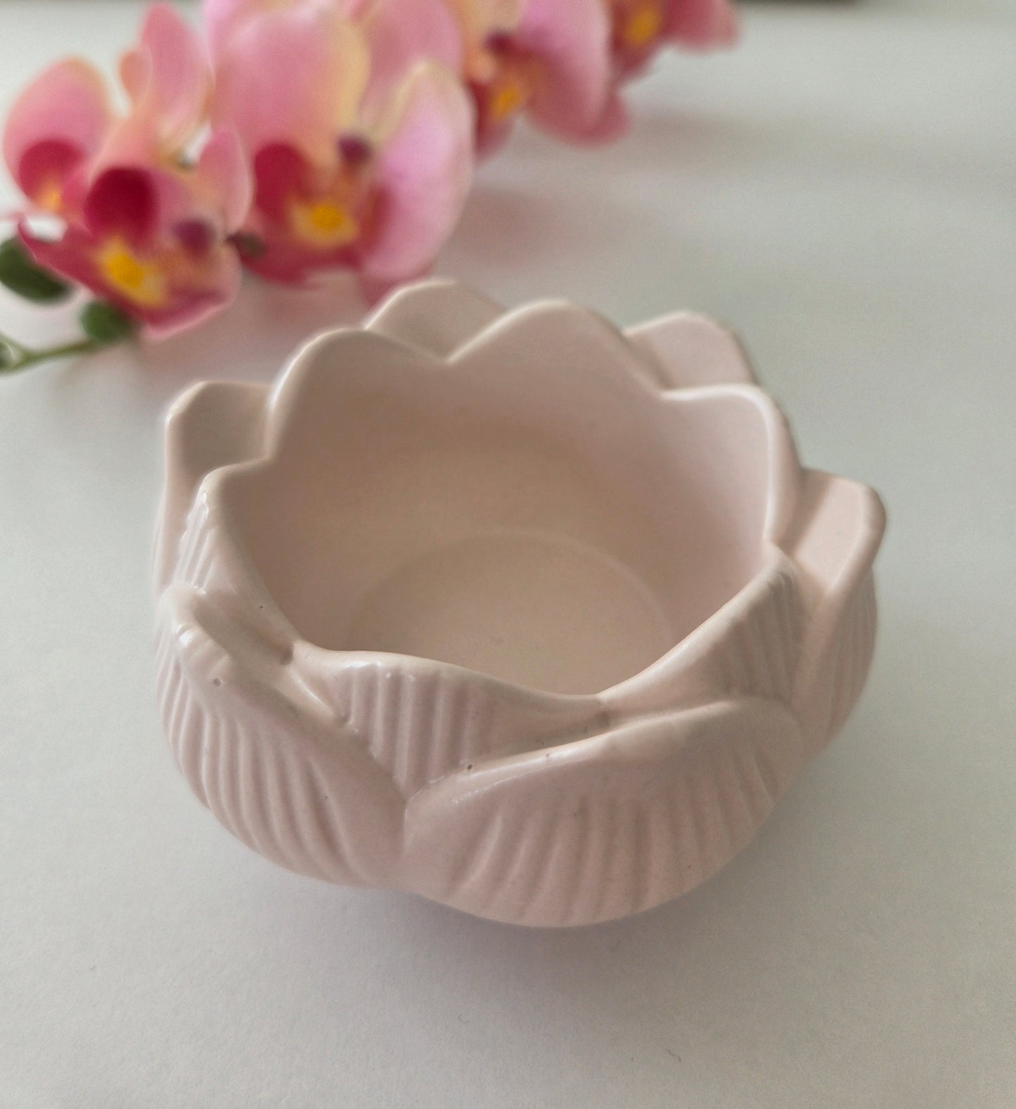 Lotus-shaped tealight holder