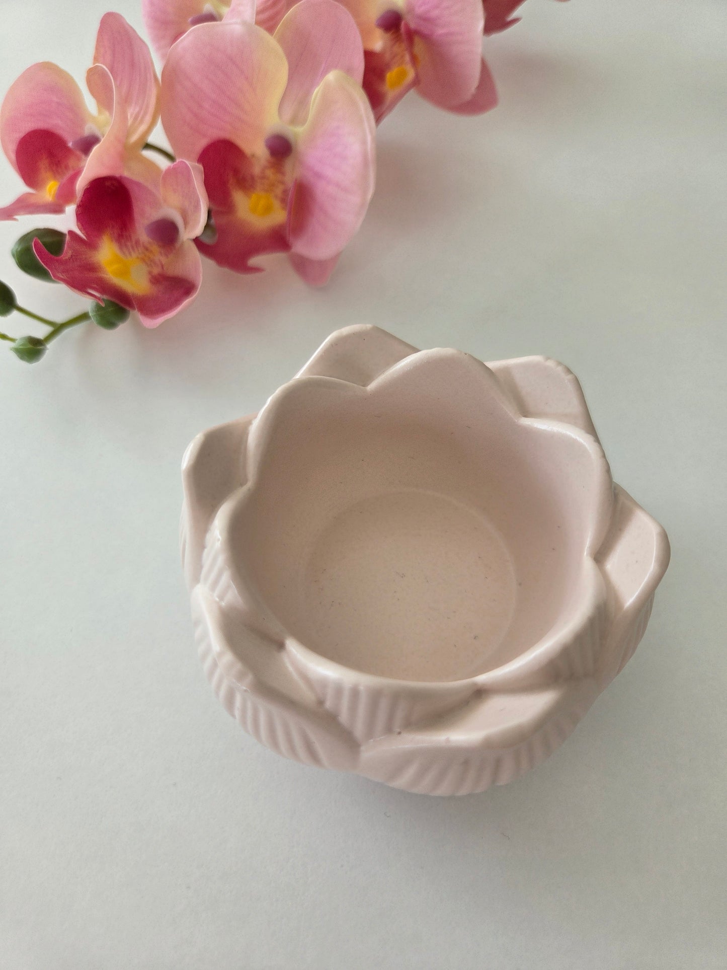 Lotus-shaped tealight holder