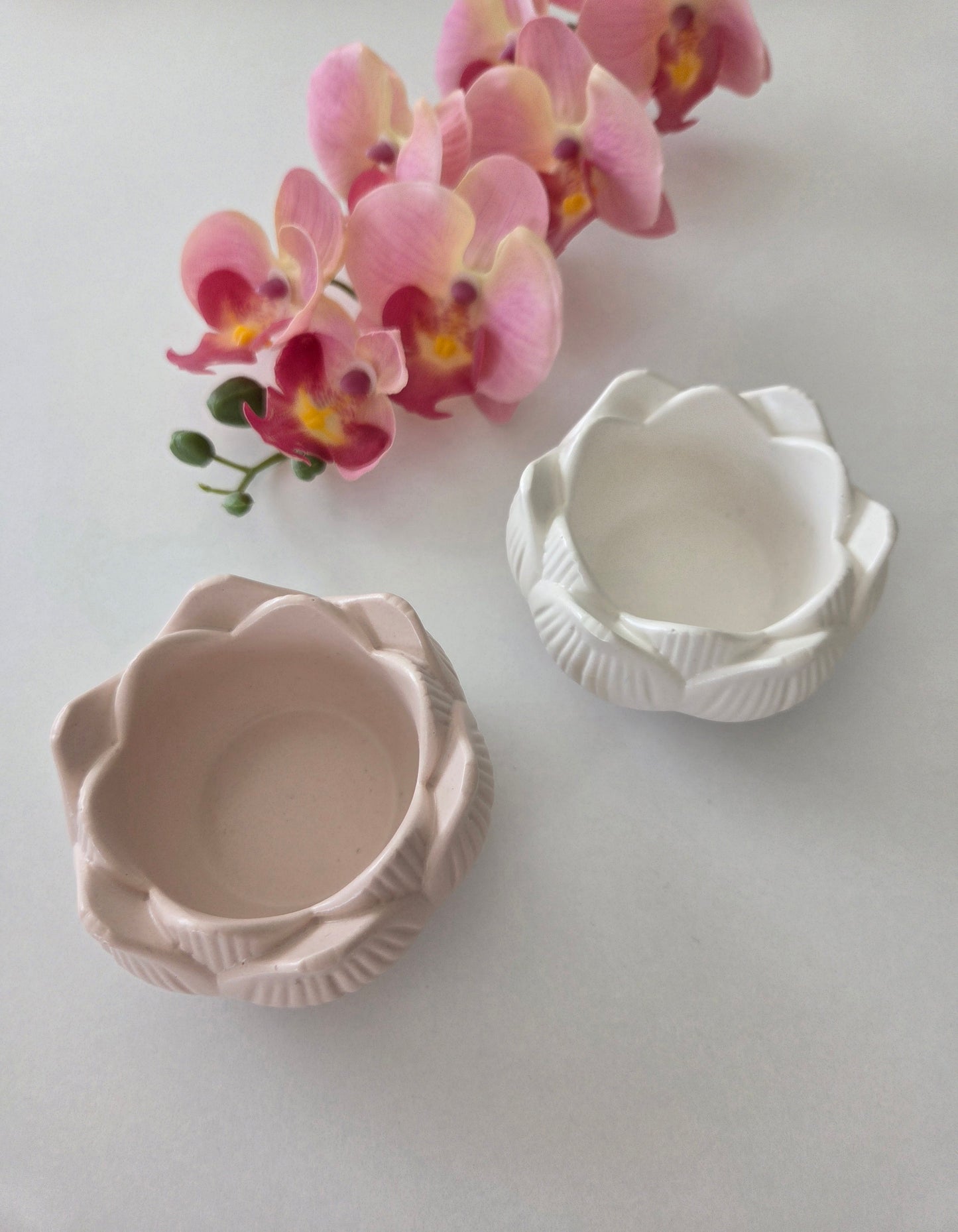 Lotus-shaped tealight holder