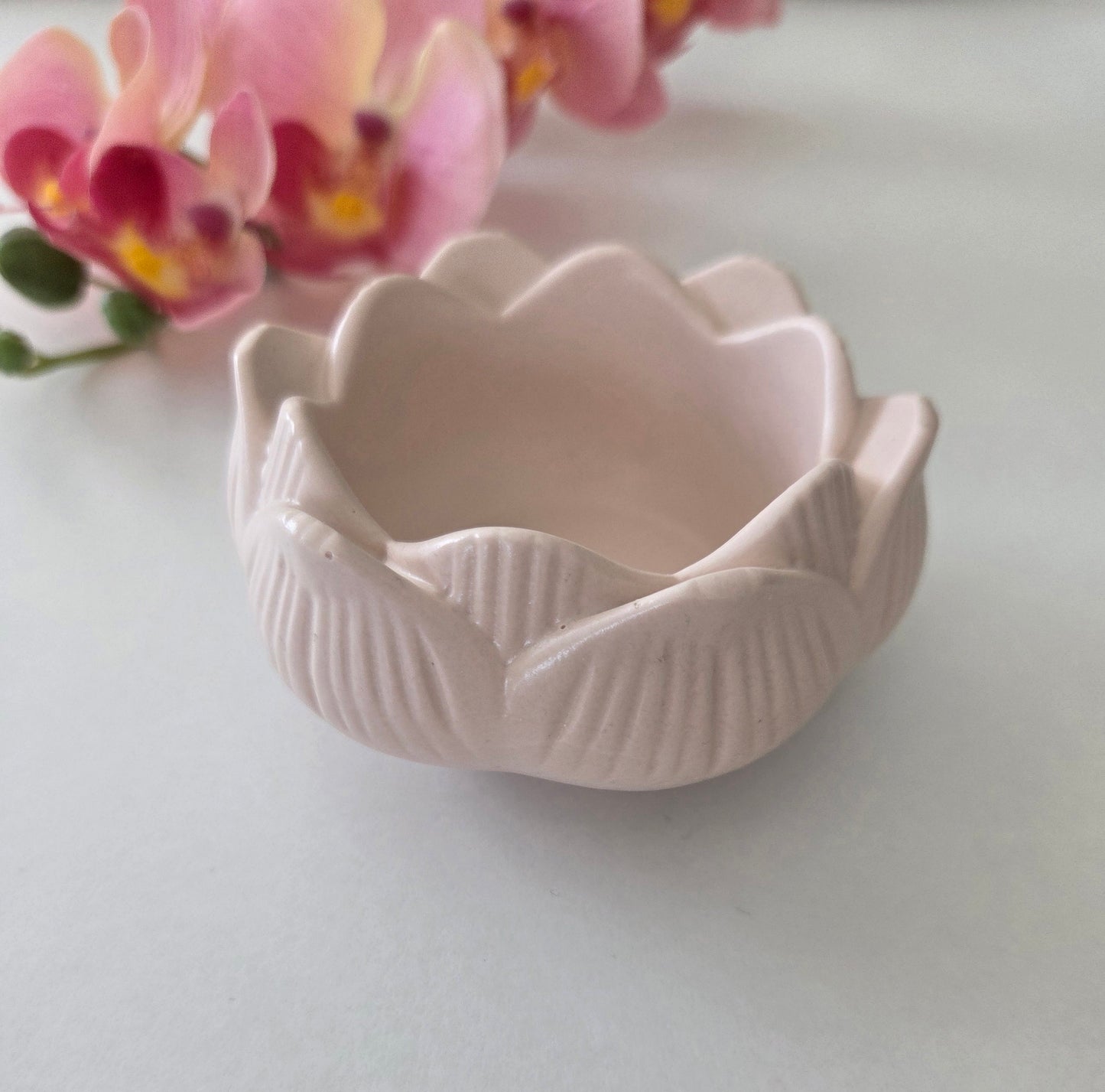 Lotus-shaped tealight holder