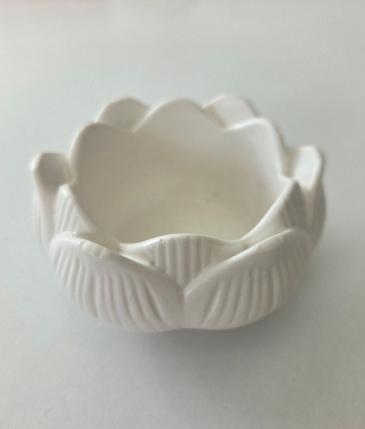 Lotus-shaped tealight holder