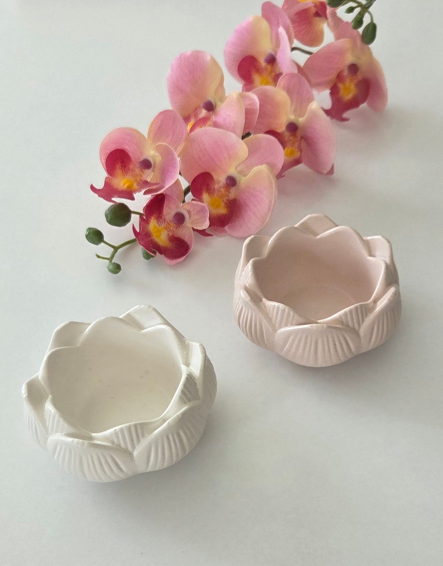 Lotus-shaped tealight holder