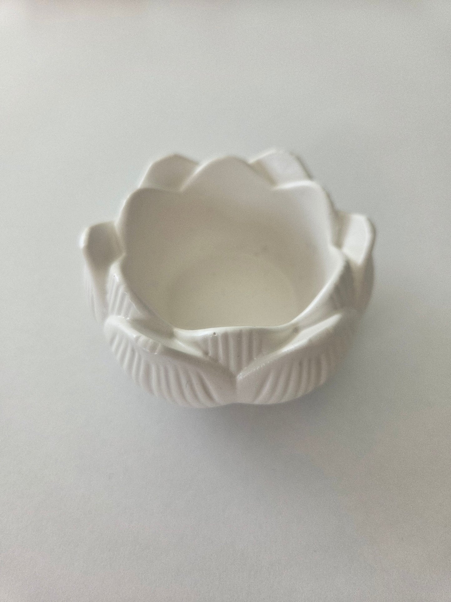 Lotus-shaped tealight holder