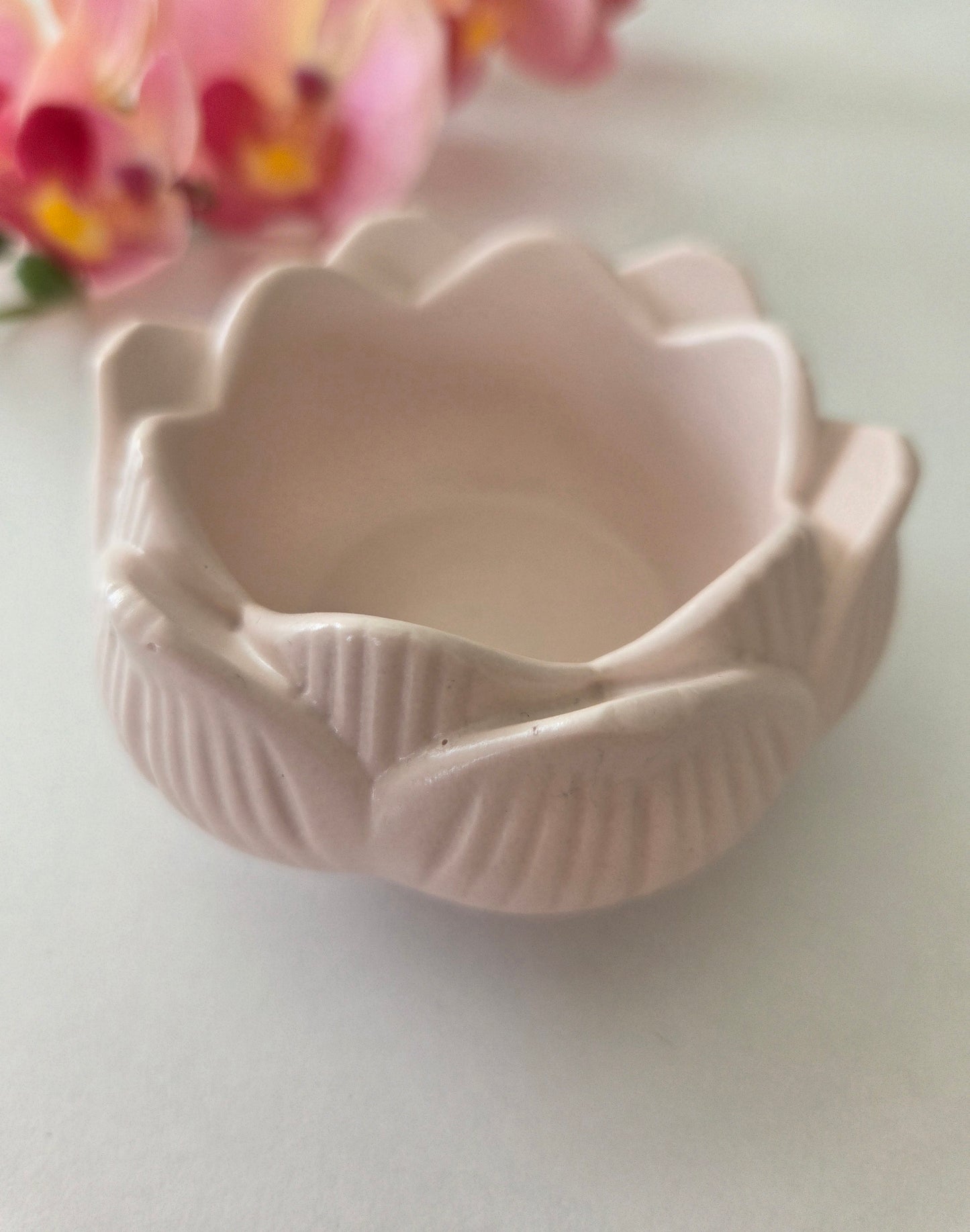 Lotus-shaped tealight holder